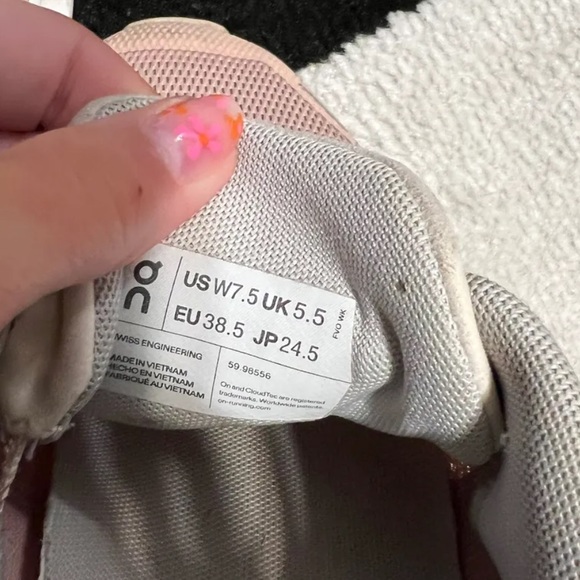 On Cloud 5 Tennis Shoes - Picture 7 of 7